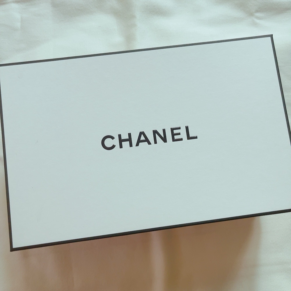 CHANEL gift box